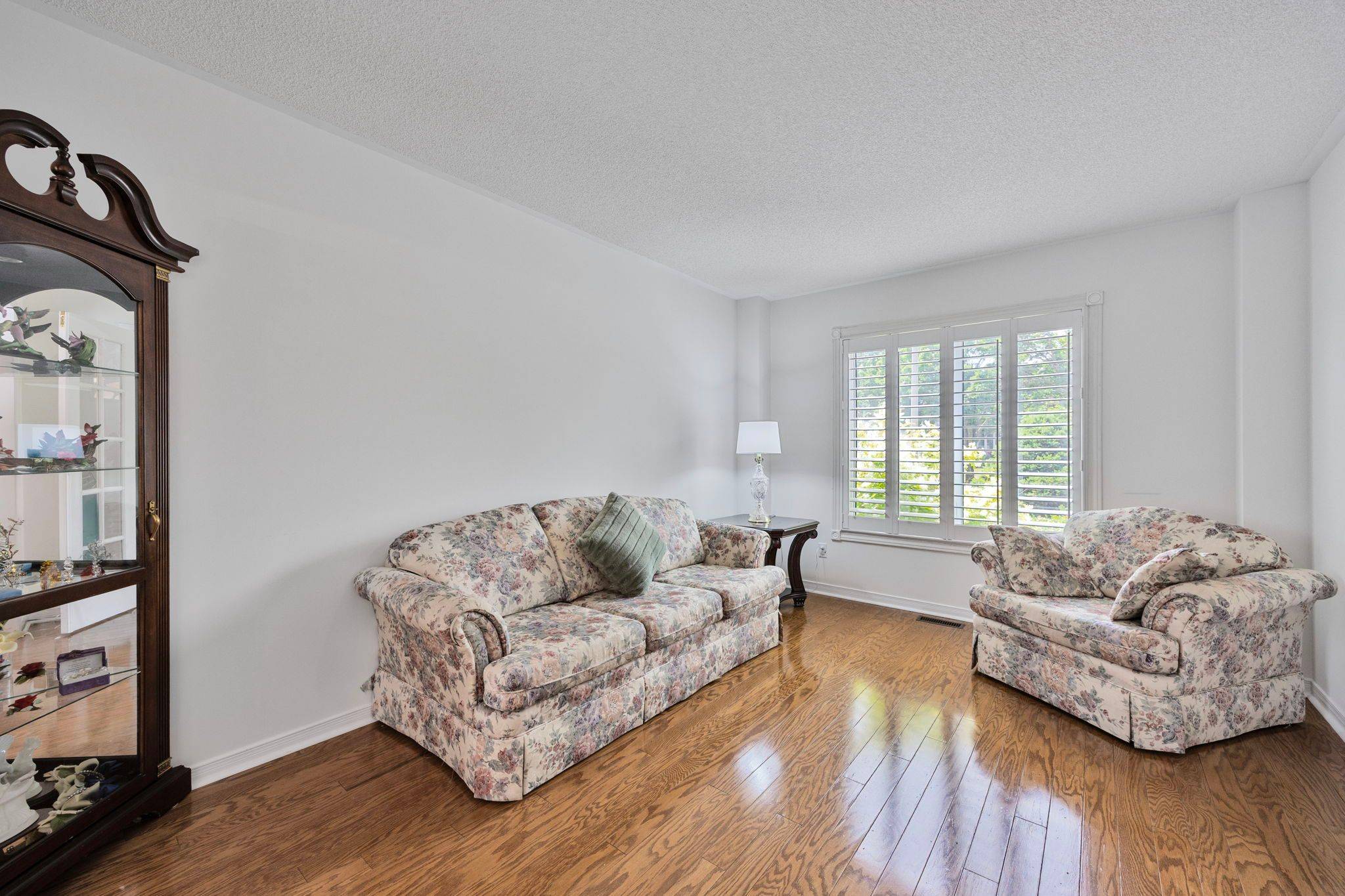 Barrie, ON L4N 6X9,132 James ST