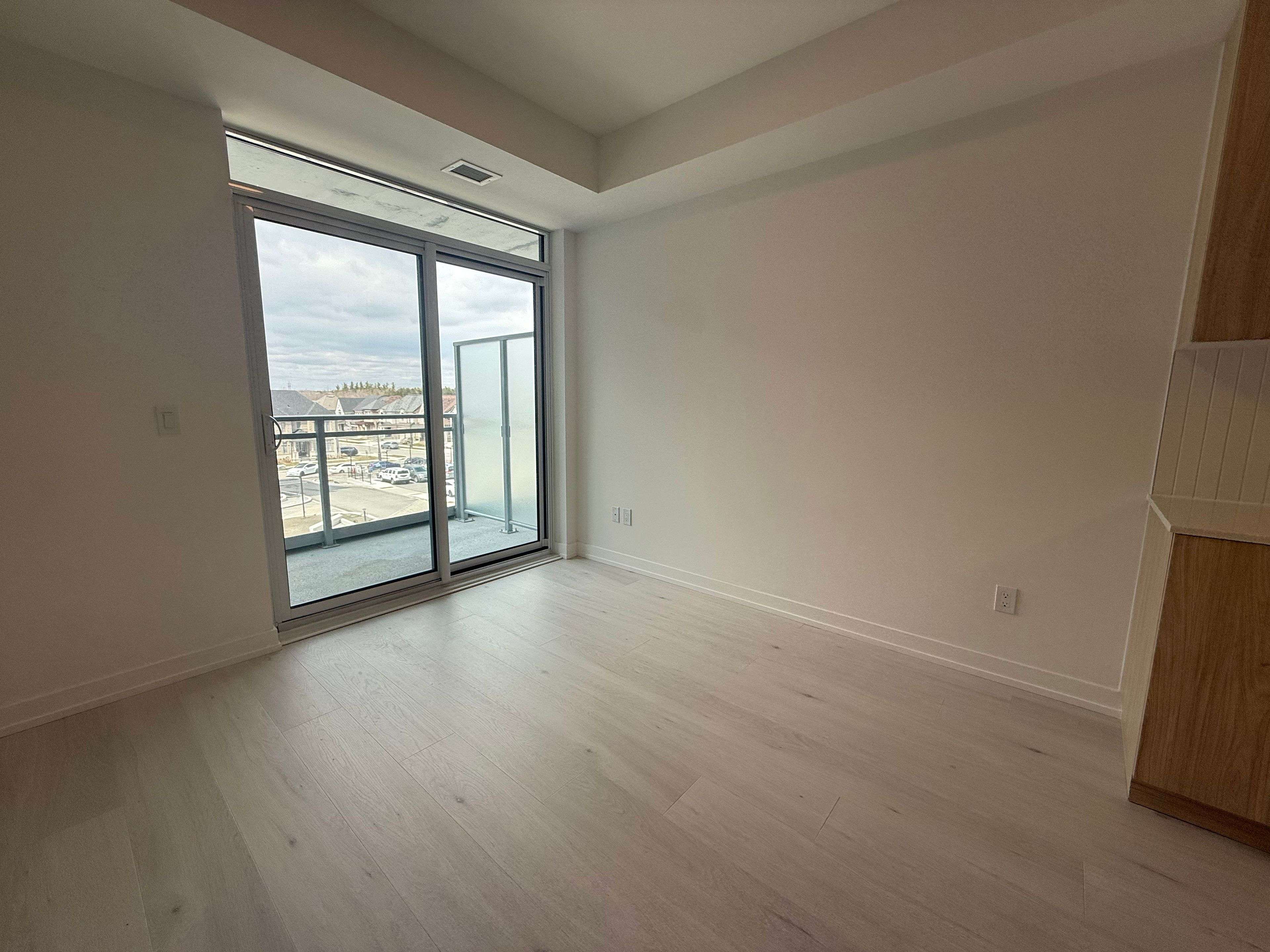 Oakville, ON L6M 5N2,2501 Saw Whet BLVD #353