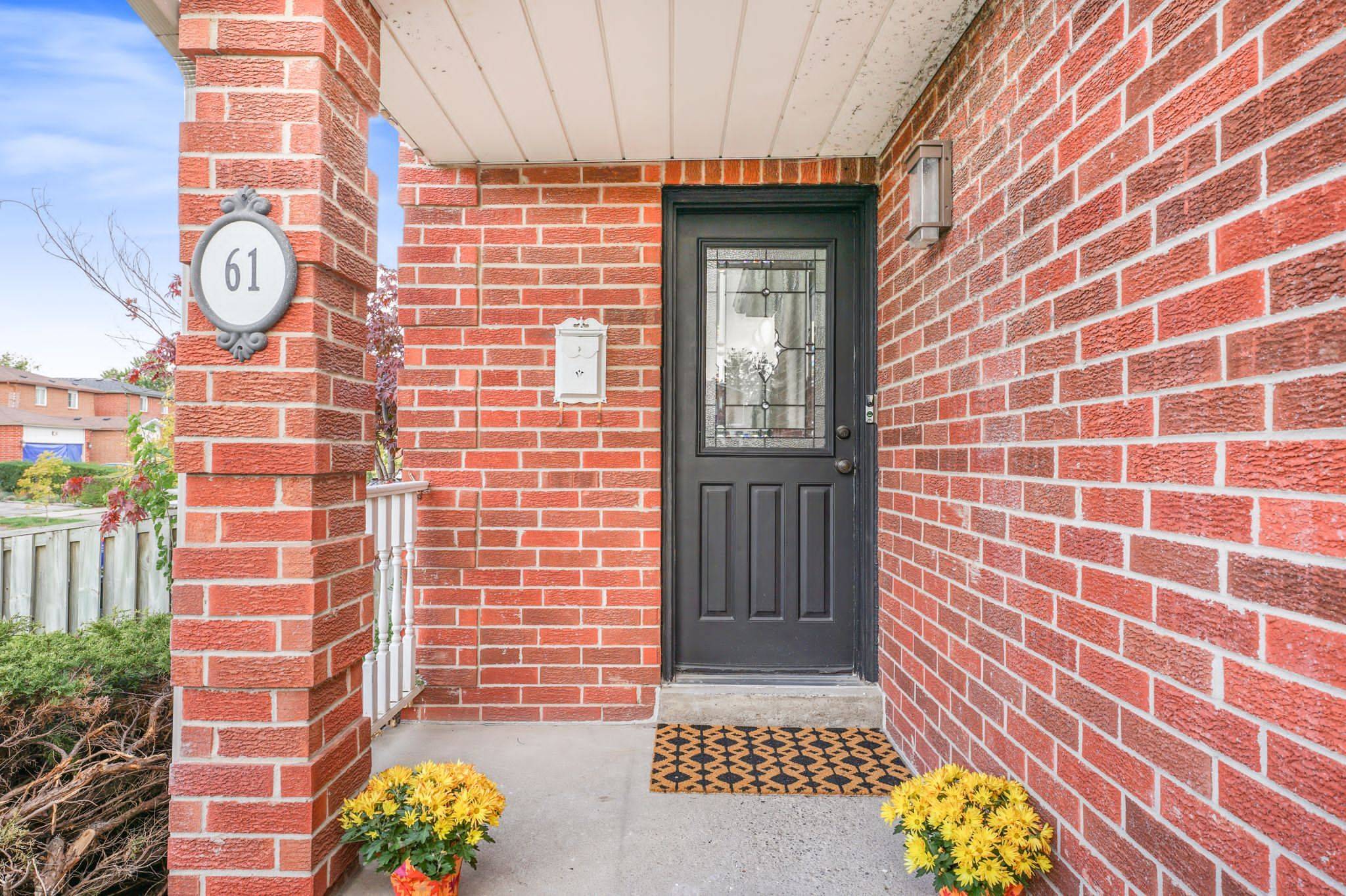 Brampton, ON L6X 3N2,61 Ecclestone DR