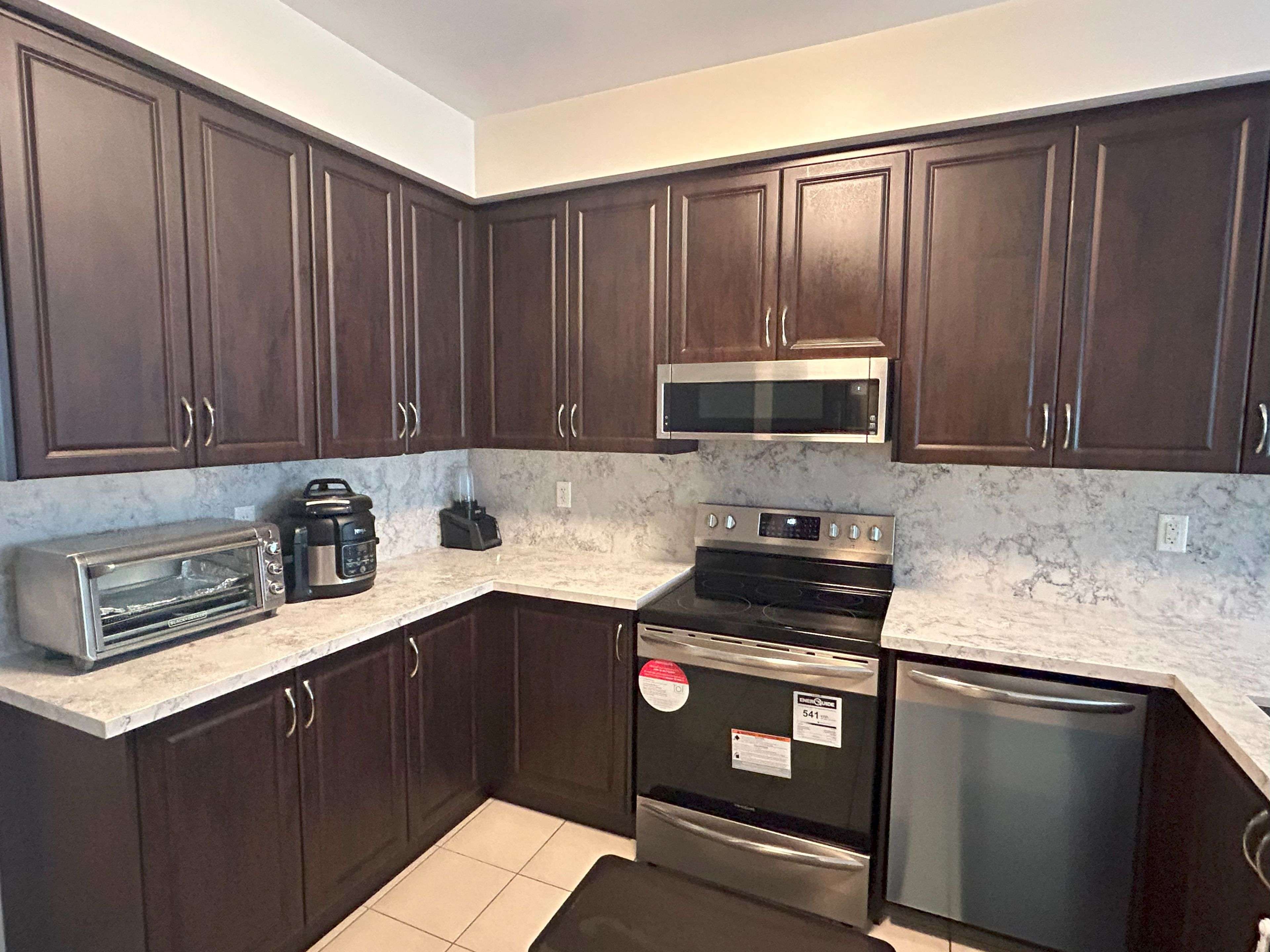 Mississauga, ON L5V 0E1,1324 Granrock CRES