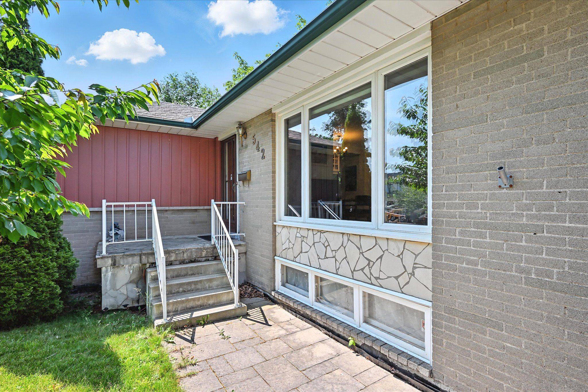 Oakville, ON L6L 4H1,542 Trudale CT