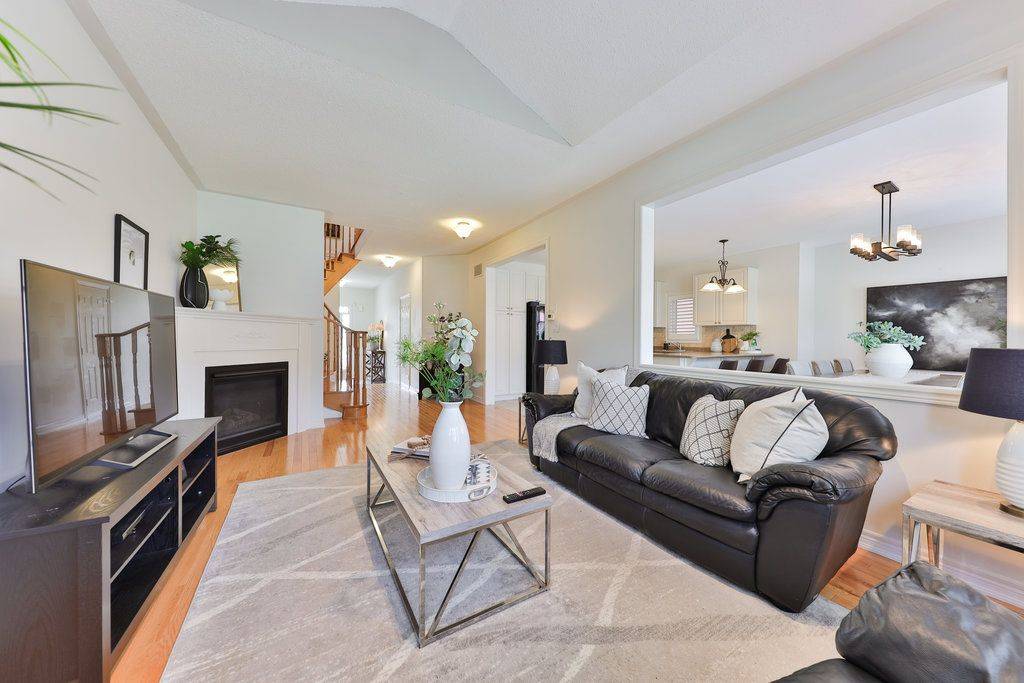 Milton, ON L9T 0T8,525 Scott BLVD