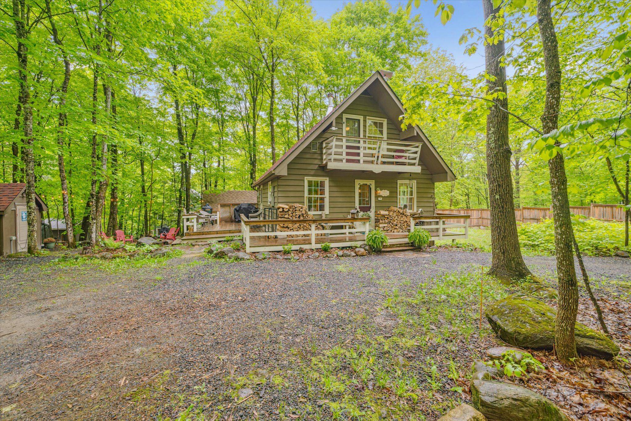 Huntsville, ON P1H 2J3,17 Sugarbush LN