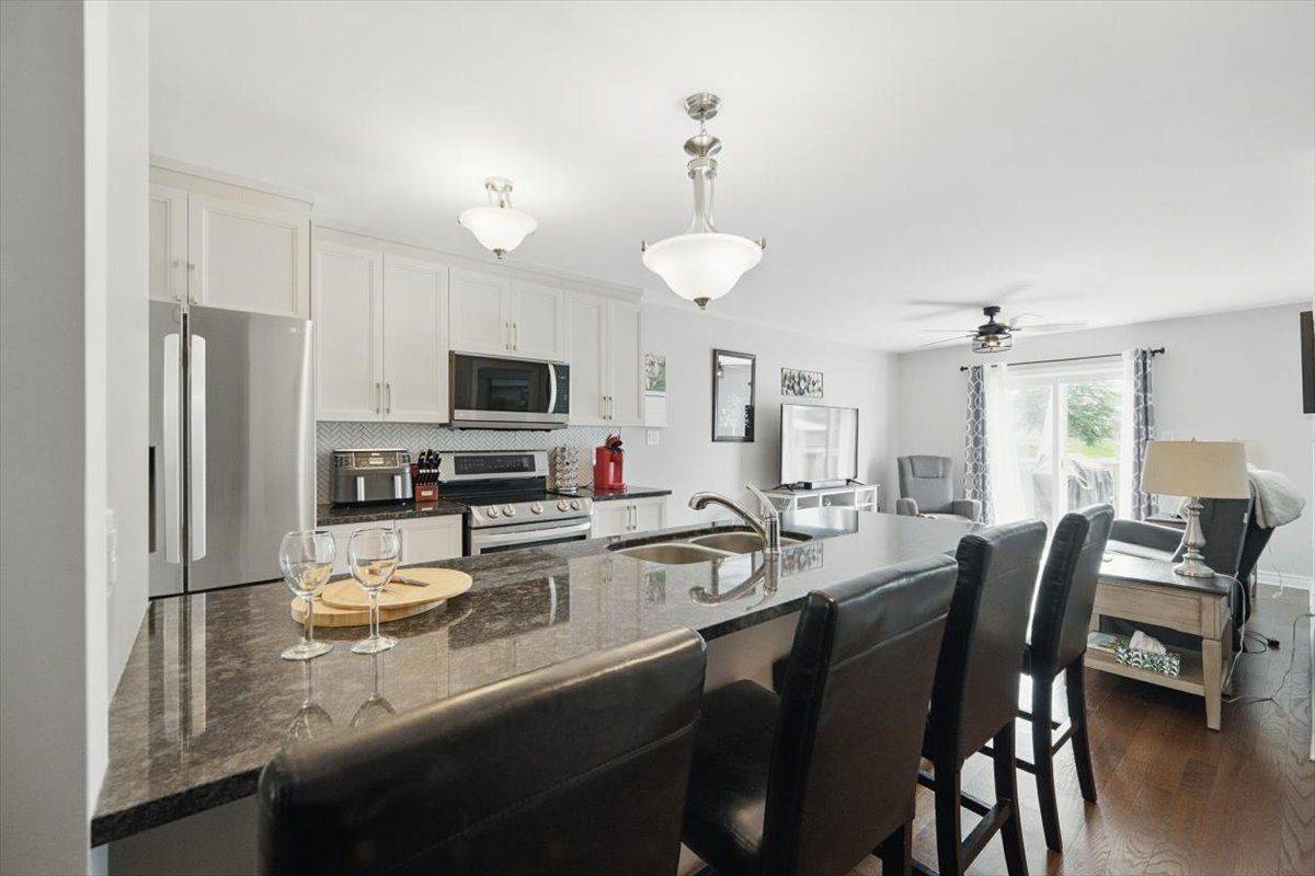 Clarence-rockland, ON K4K 0J8,637 Robert ST
