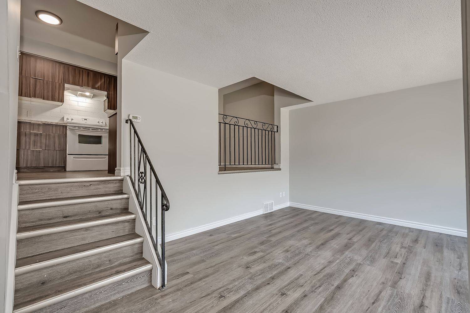 Hamilton, ON L8K 5H1,260 Montmorency DR #309