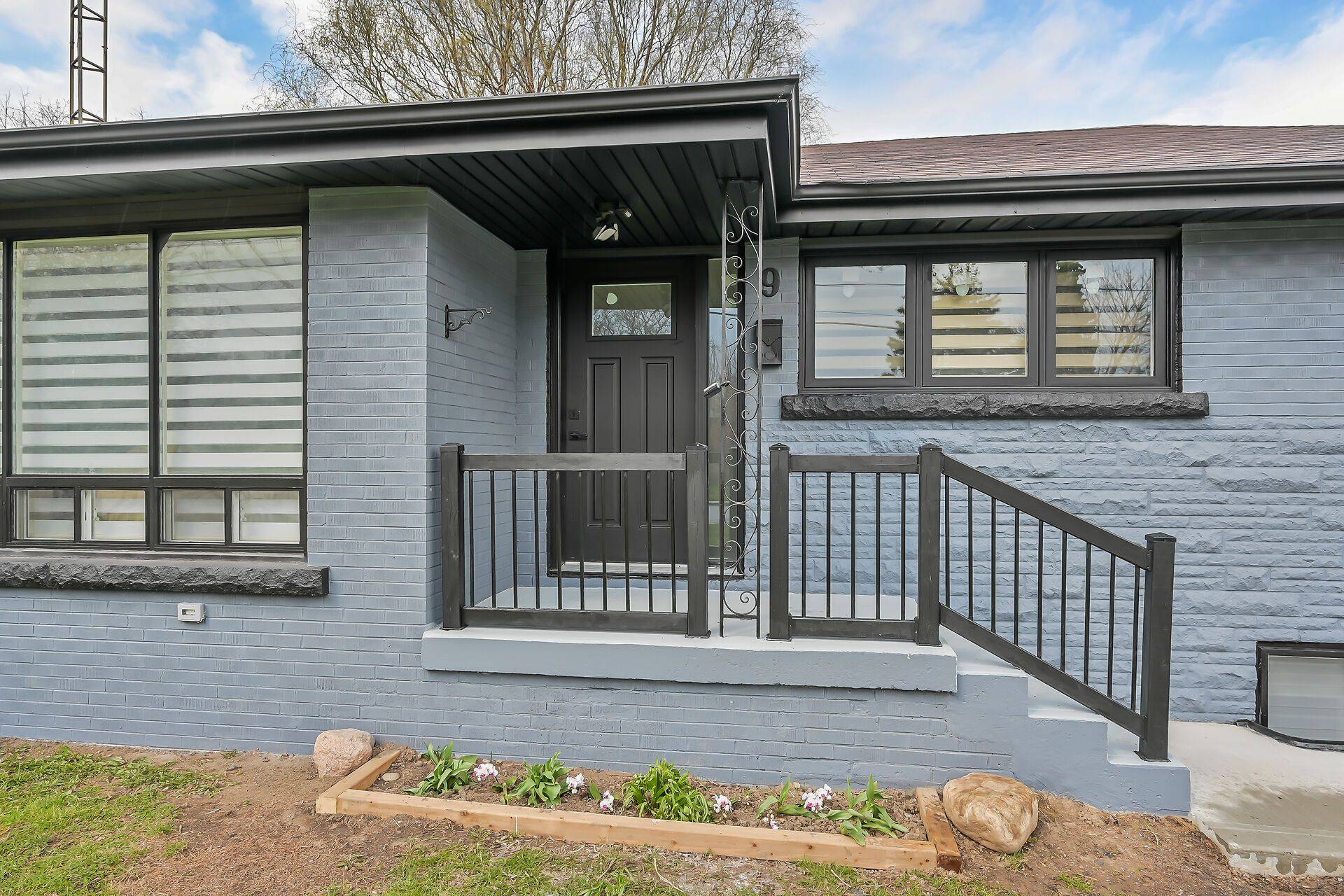 Hamilton, ON L8G 2J4,9 Faircourt DR