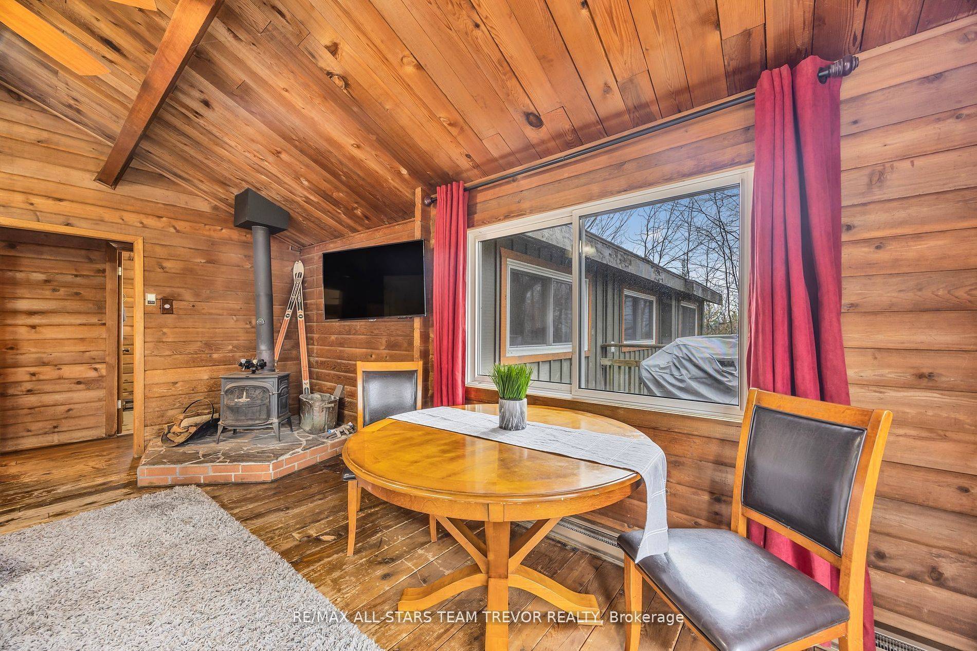 Huntsville, ON P1H 1A8,143 Chalet CRES
