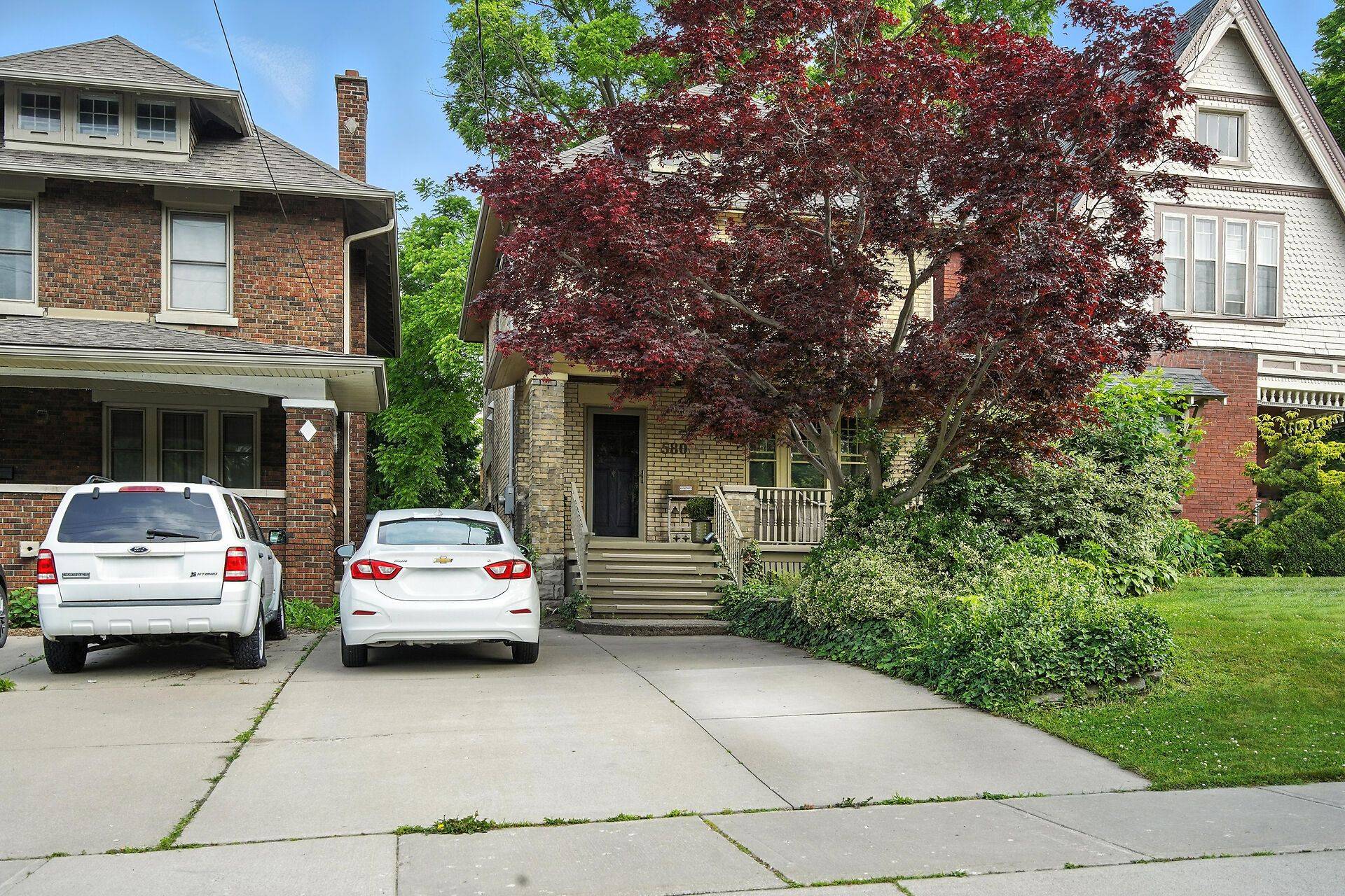 London East, ON N5Y 3T3,580 Grosvenor ST
