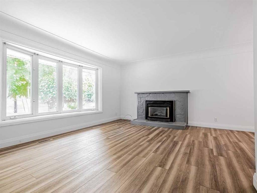 15 Miller DR, Hamilton, ON L9H 2H9