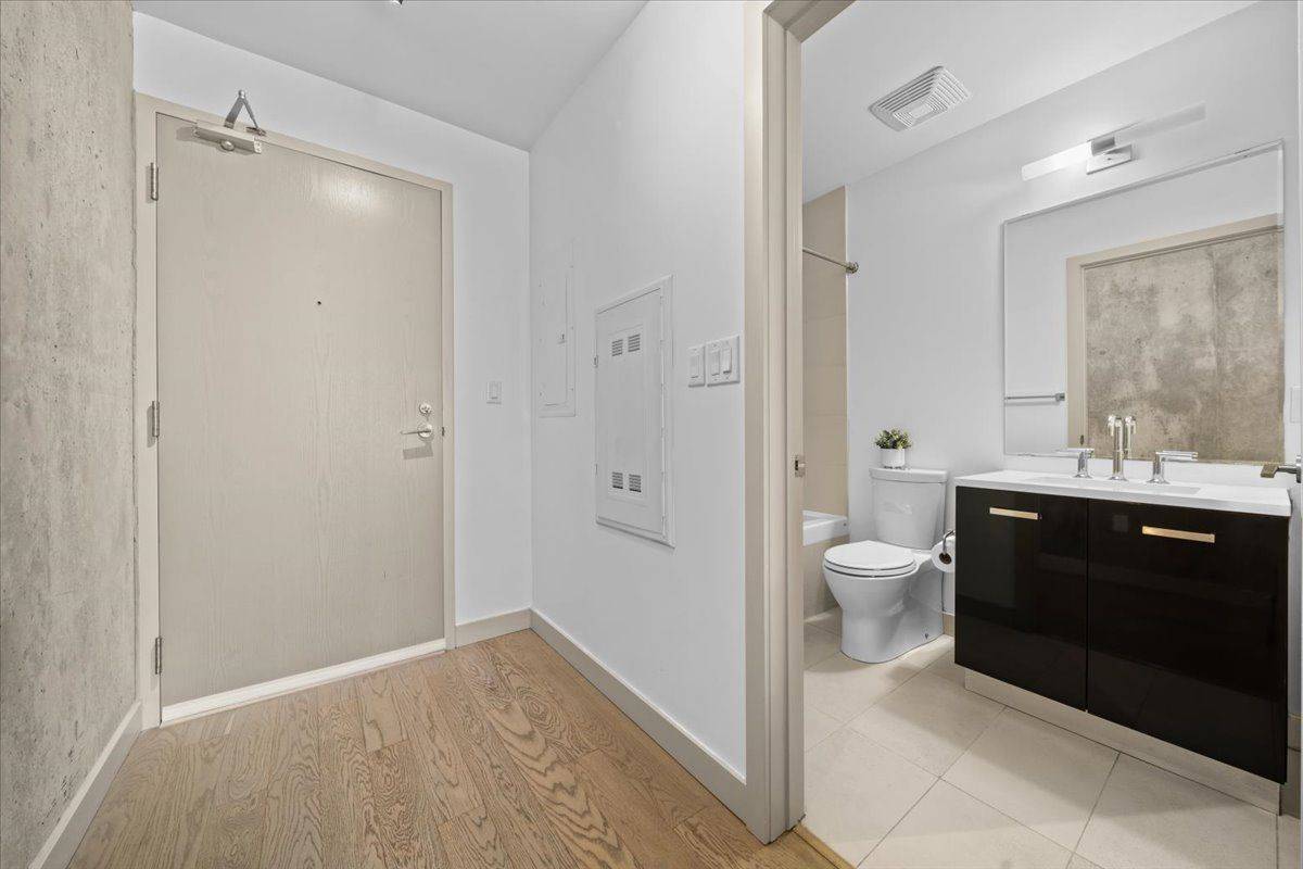 Ottawa Centre, ON K1R 0C1,224 LYON ST #1014