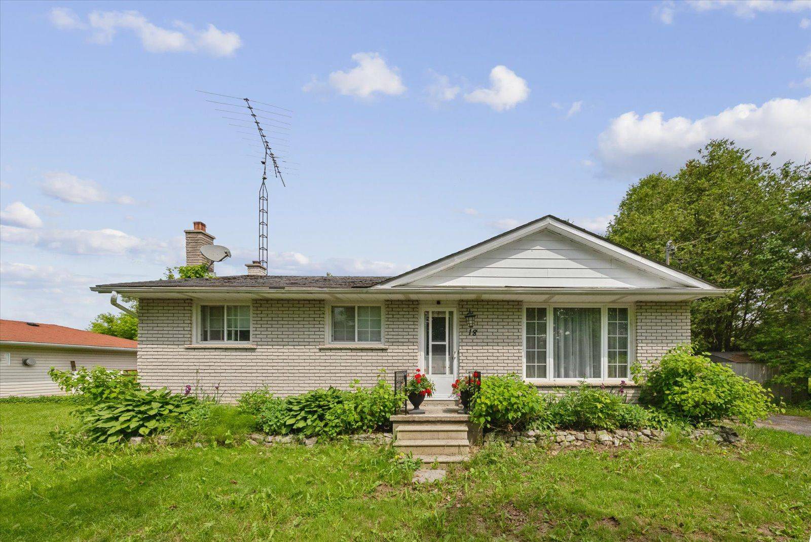 18 Cedarview DR, Kawartha Lakes, ON K0L 2W0
