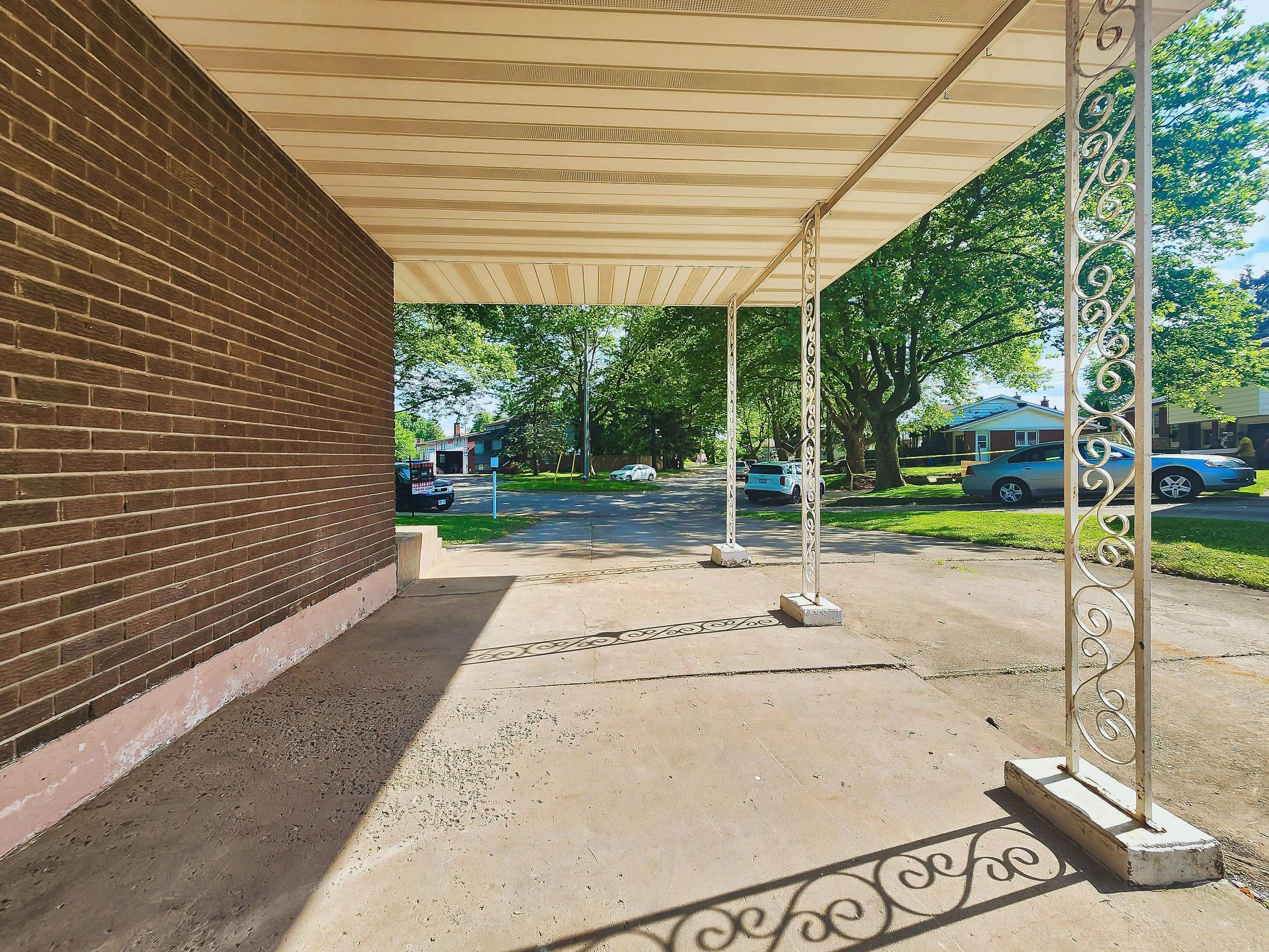 Niagara Falls, ON L2G 5B1,6861 FAIRLAWN CRES