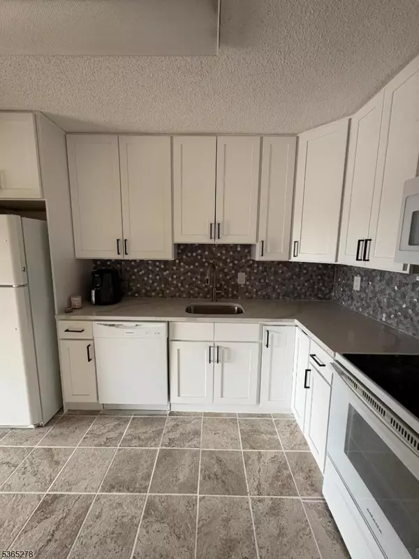 Linden City, NJ 07036,10 N Wood Ave #316