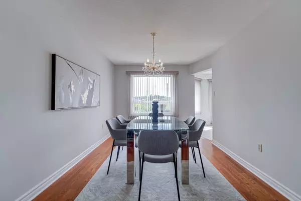 Newmarket, ON L3Y 7J6,376 Traviss DR