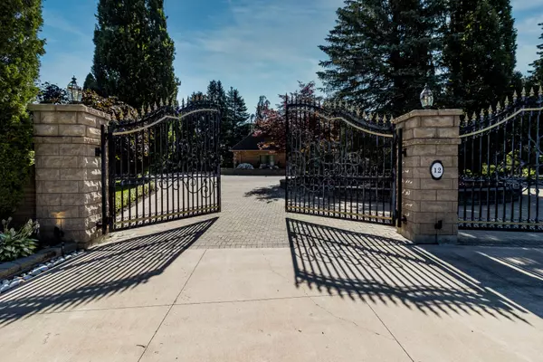 Brampton, ON L6P 0E1,12 Edgeforest DR