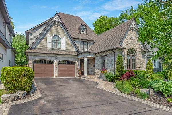 17 Wenonah DR, Mississauga, ON L5G 3V9