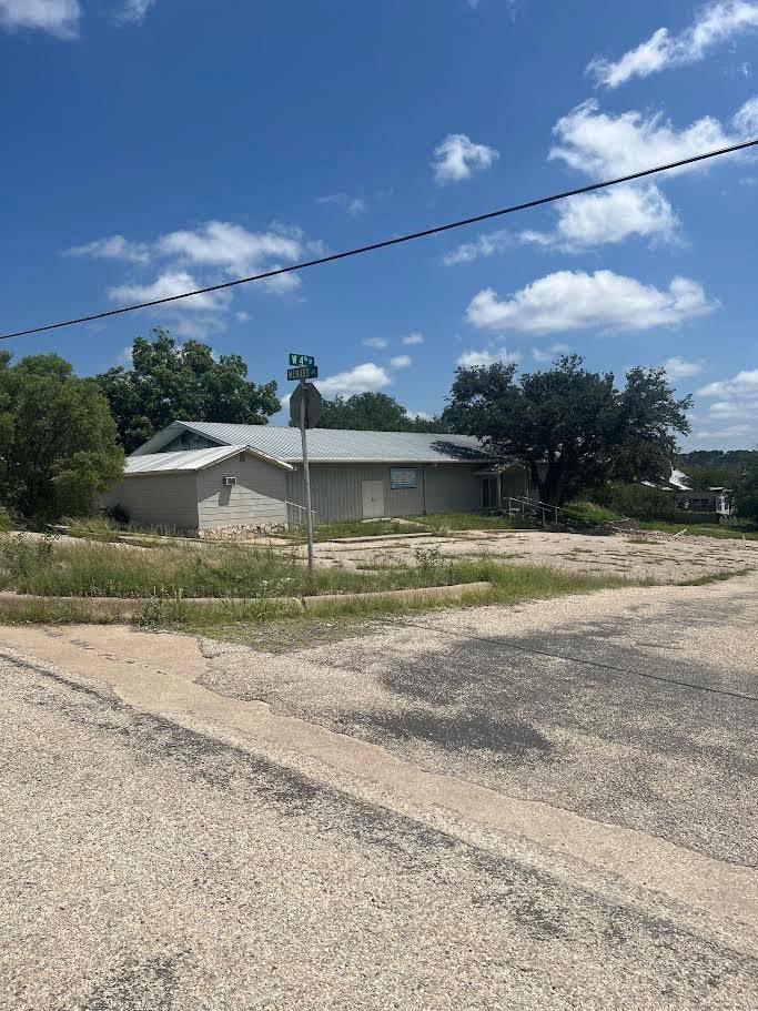306 N 4th St, Sonora, TX 76950