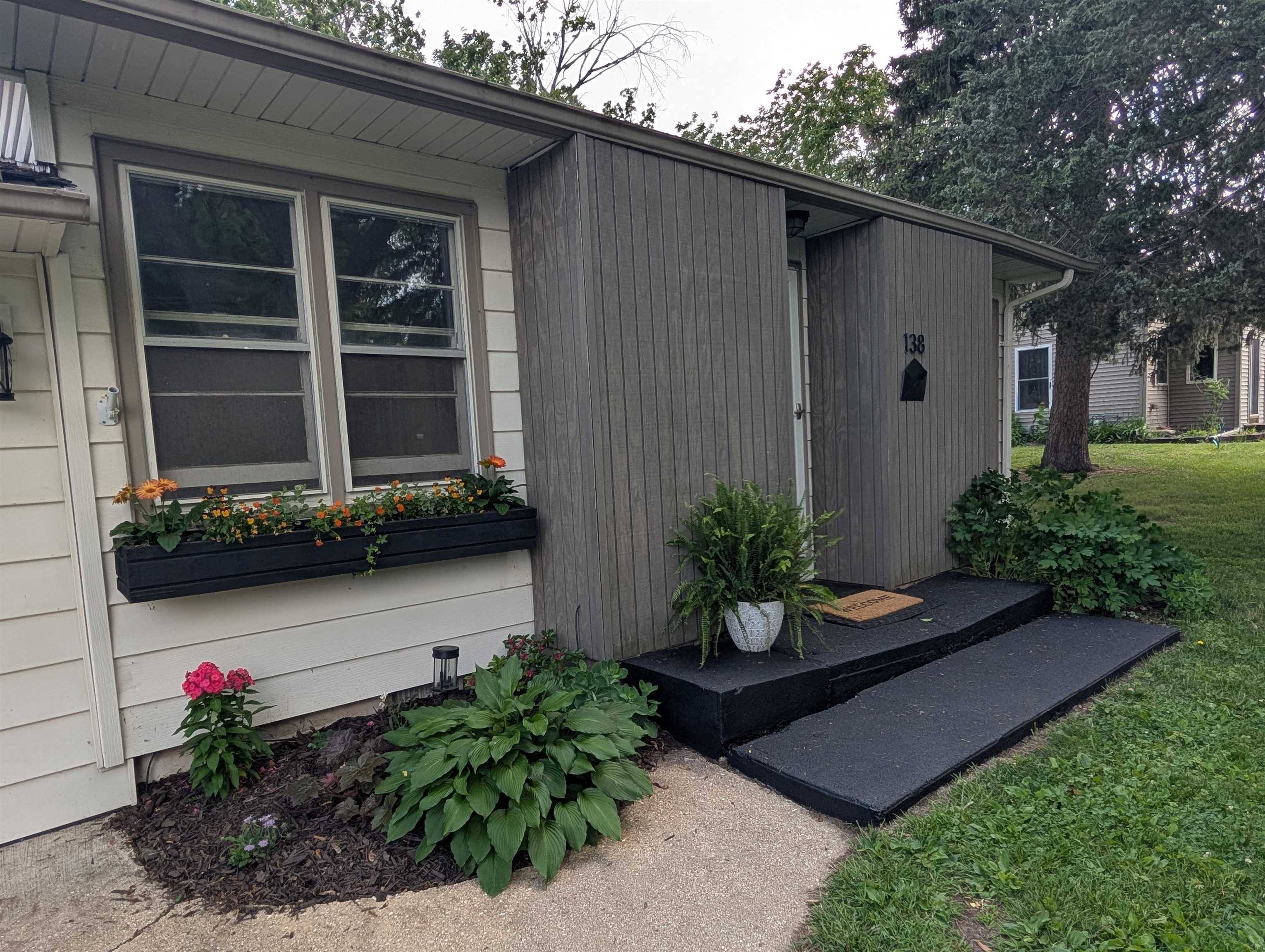 138 E River Road, Rockton, IL 61072