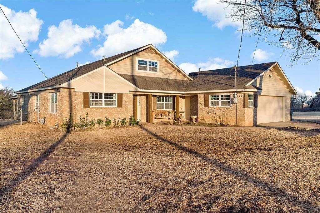1205 Mockingbird, Paris, TX 75462