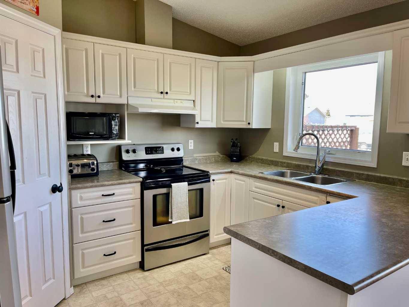 Wainwright, AB T9W 1V8,2518 8 AVE