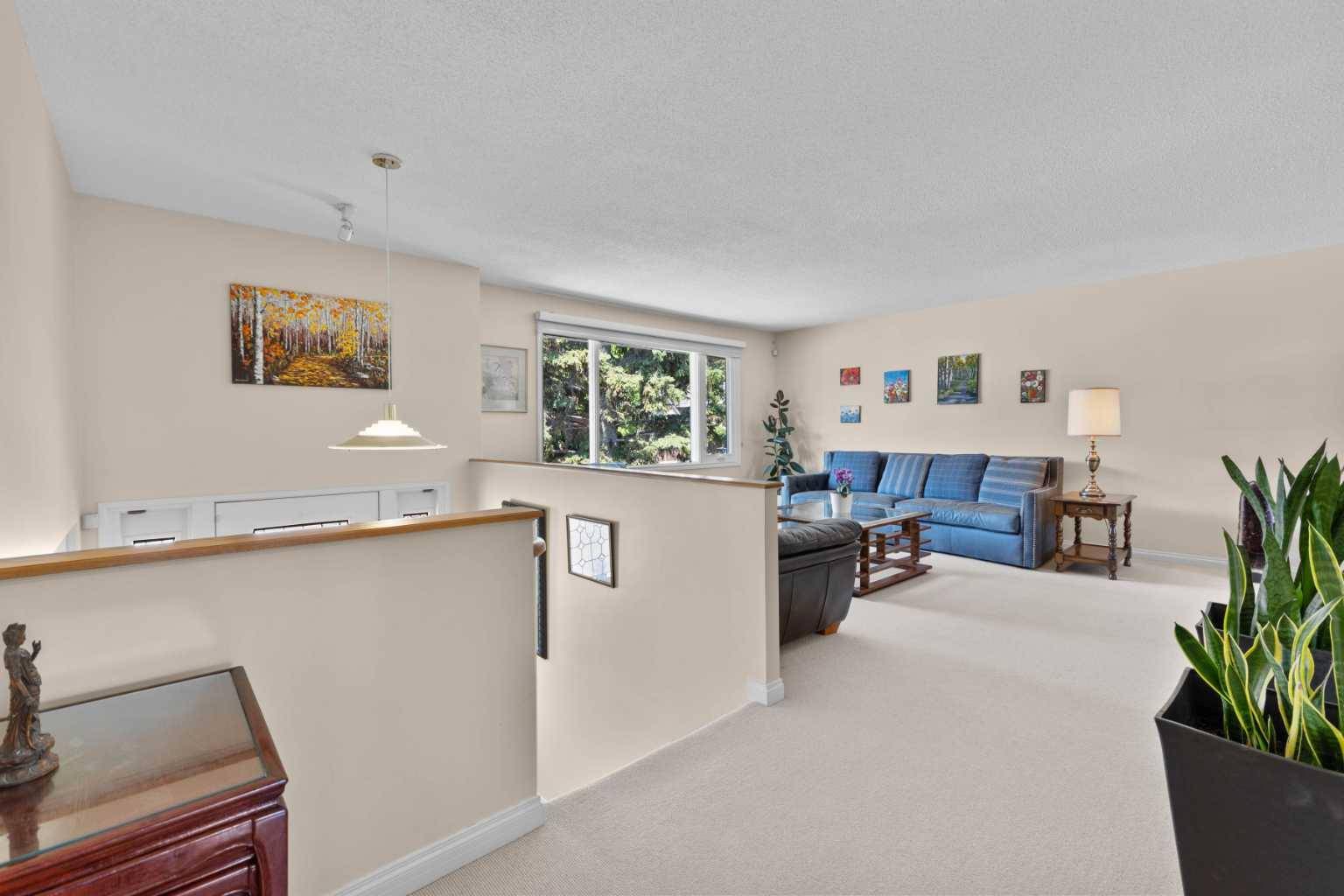 Calgary, AB T3E 6H5,6930 Leaside DR Southwest
