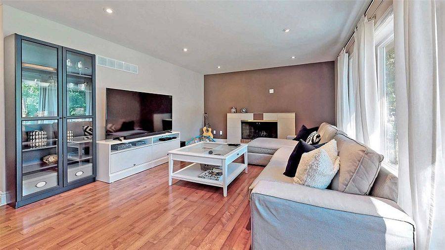 Toronto C15, ON M2J 1G6,9 Denver CRES