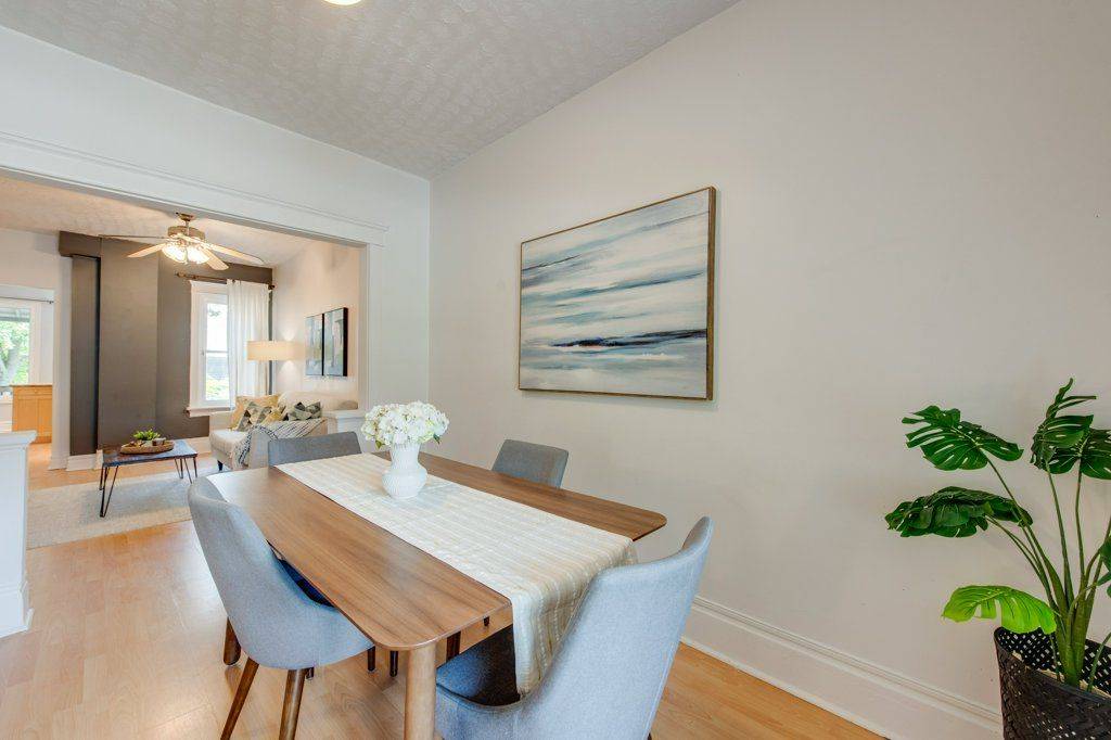 Toronto E01, ON M4J 3T3,15 Seymour AVE