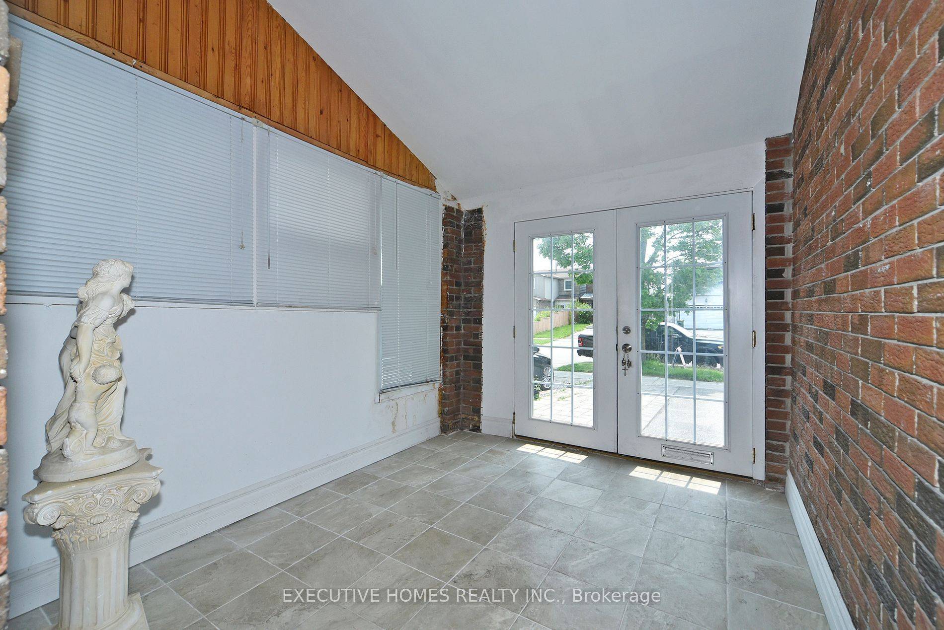 Toronto E11, ON M1B 2G8,194 Braymore BLVD