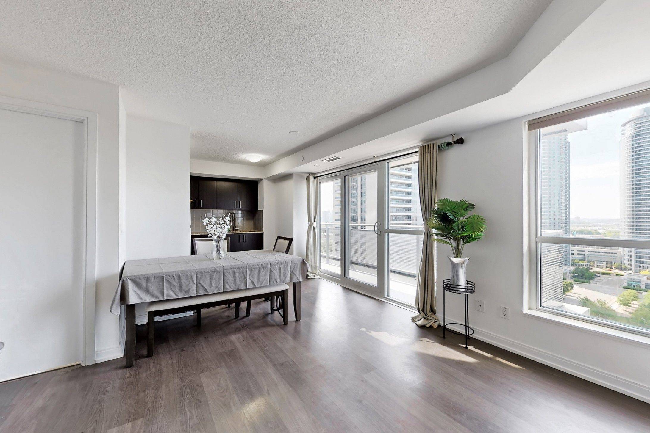 Toronto E07, ON M1S 0L3,255 Village Green SQ #1402