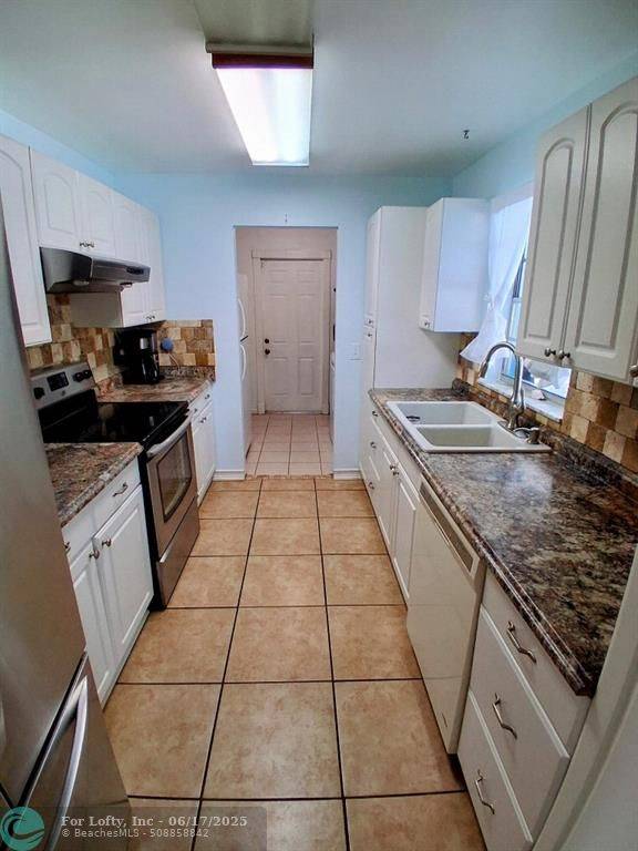 Stuart, FL 34997,1963 SE Washington St