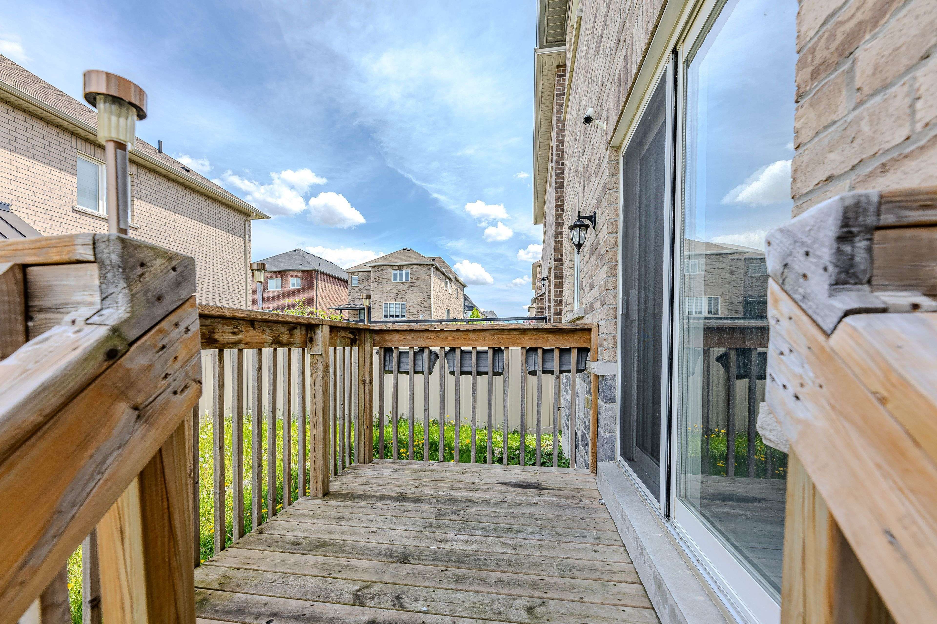 Bradford West Gwillimbury, ON L3Z 4J4,122 Mckenzie WAY