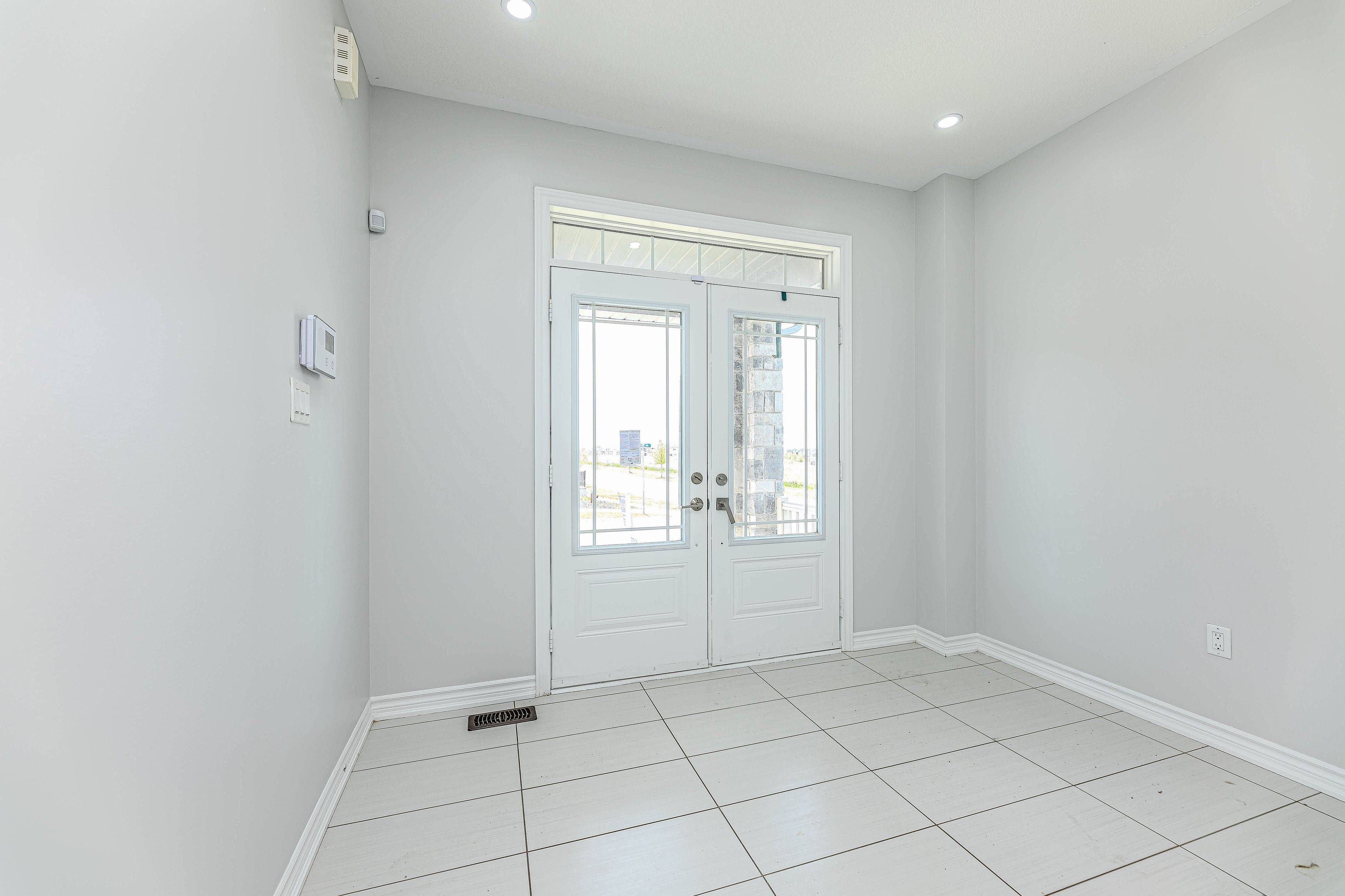 Bradford West Gwillimbury, ON L3Z 4J4,122 Mckenzie WAY