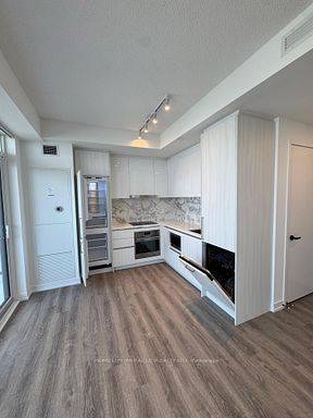 Vaughan, ON L4K 5Z7,195 Commerce ST #4912