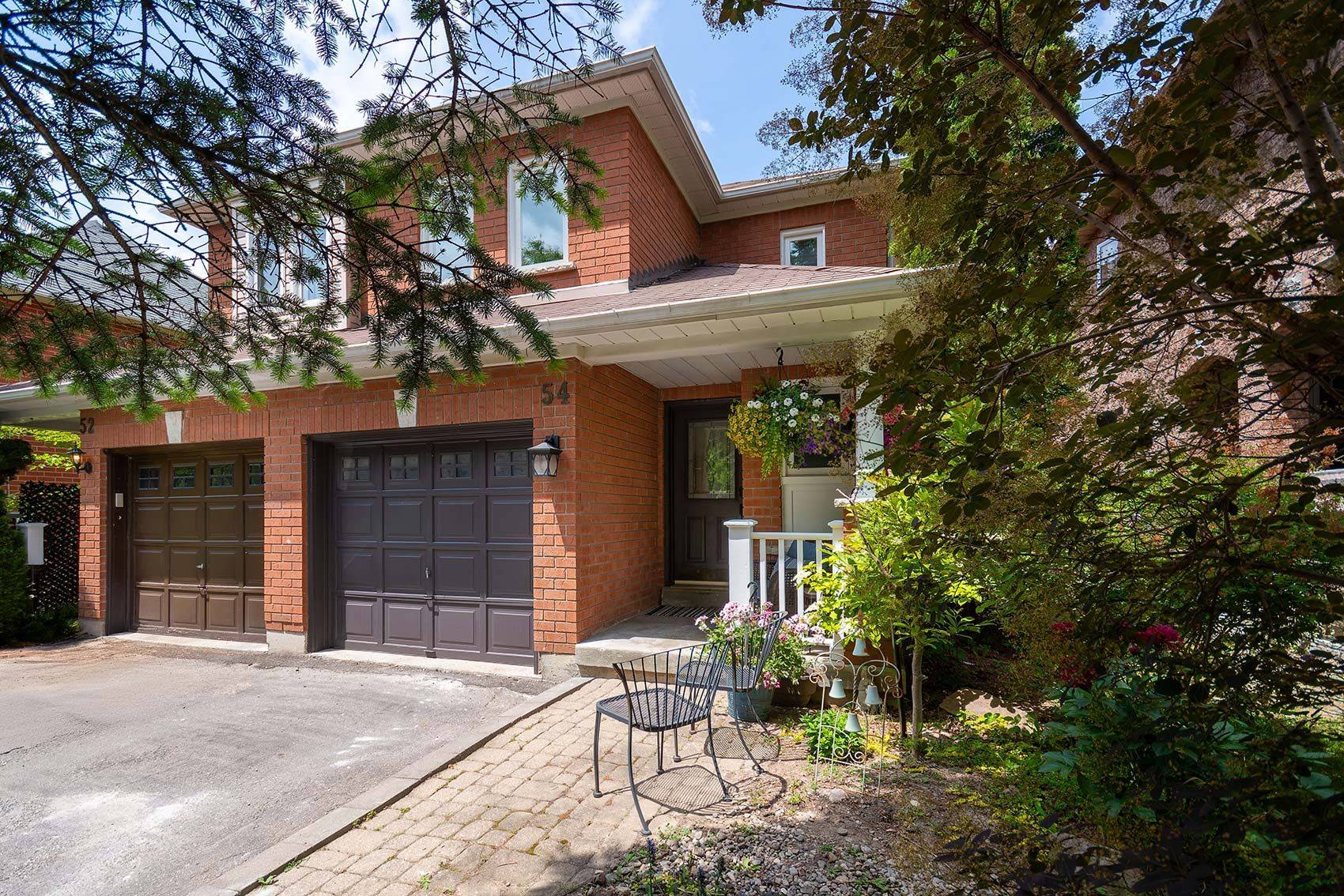 54 Mugford RD, Aurora, ON L4G 7H5