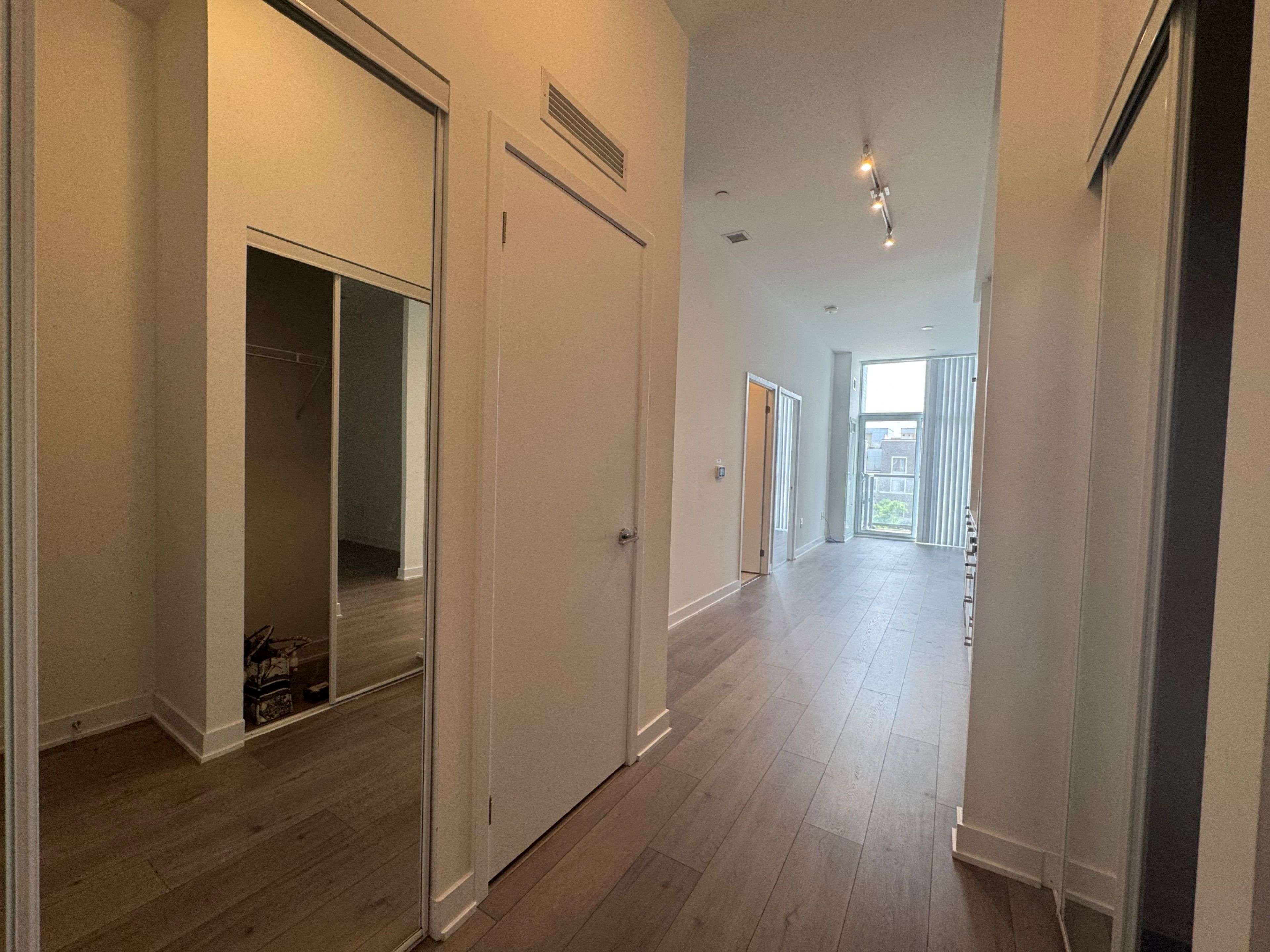 10 Honeycrisp CRES #202, Vaughan, ON L4K 0M7