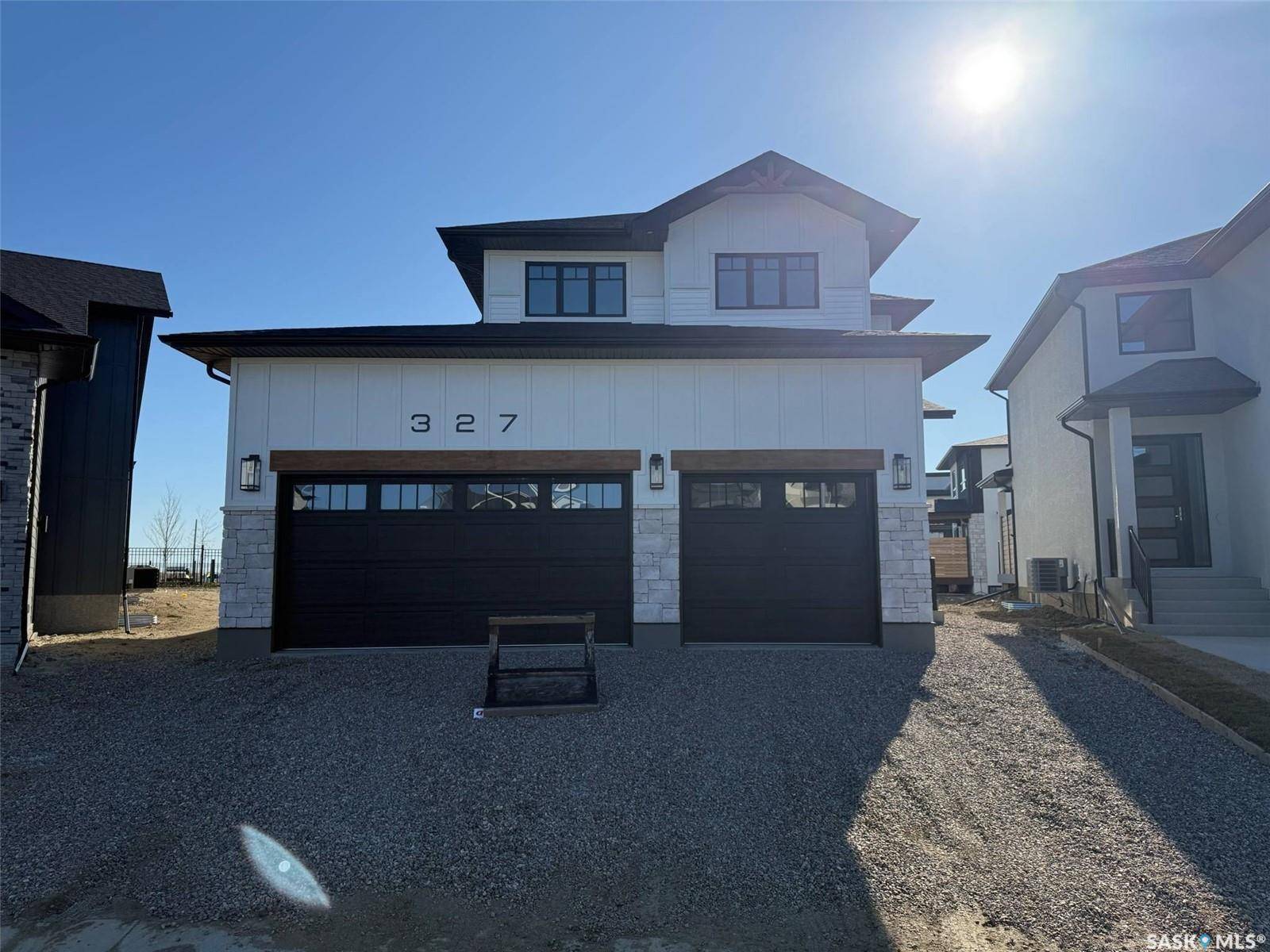 327 Woolf BAY, Saskatoon, SK S7W 1E5