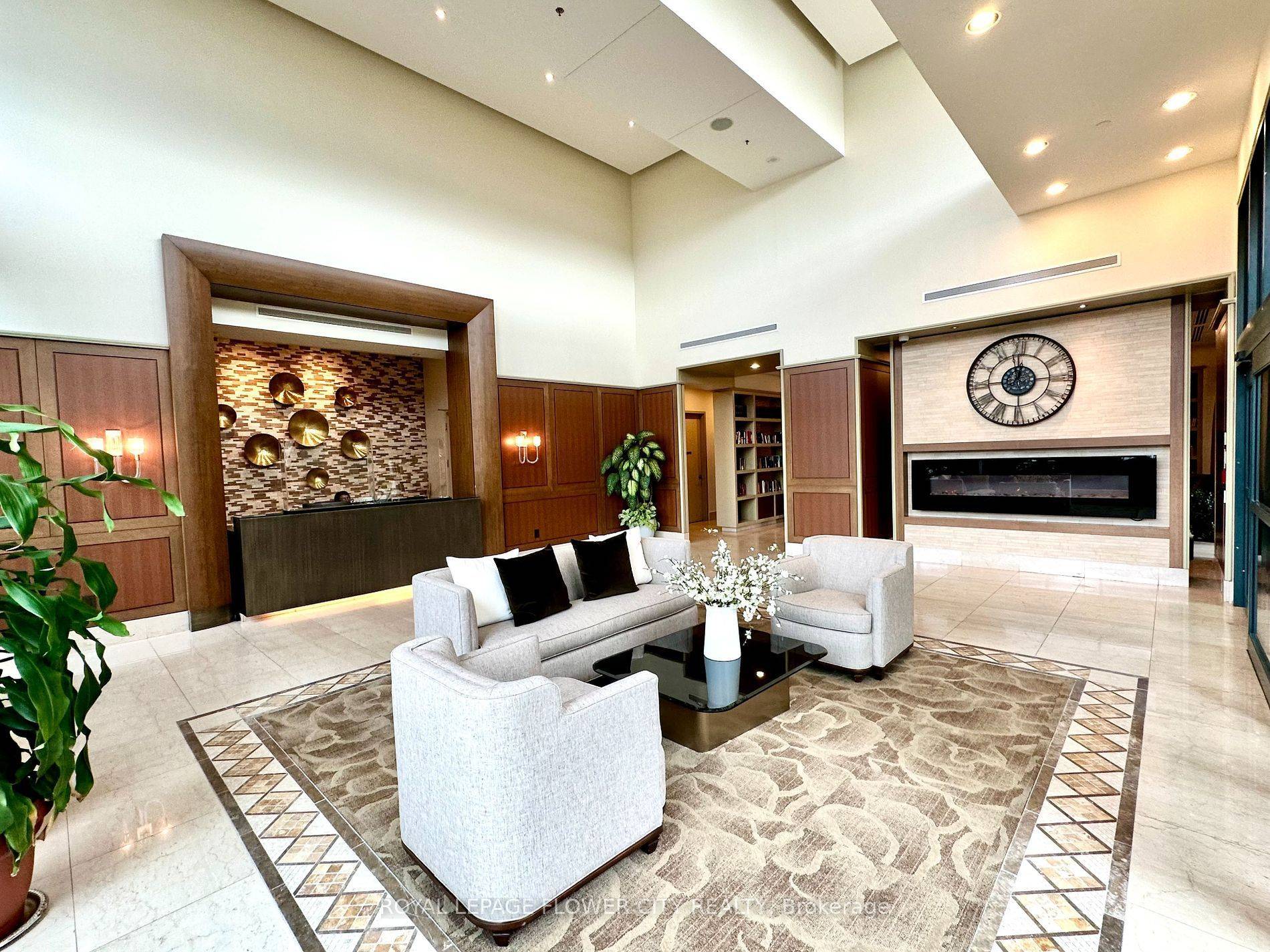 Brampton, ON L6W 0A8,100 John ST #2201