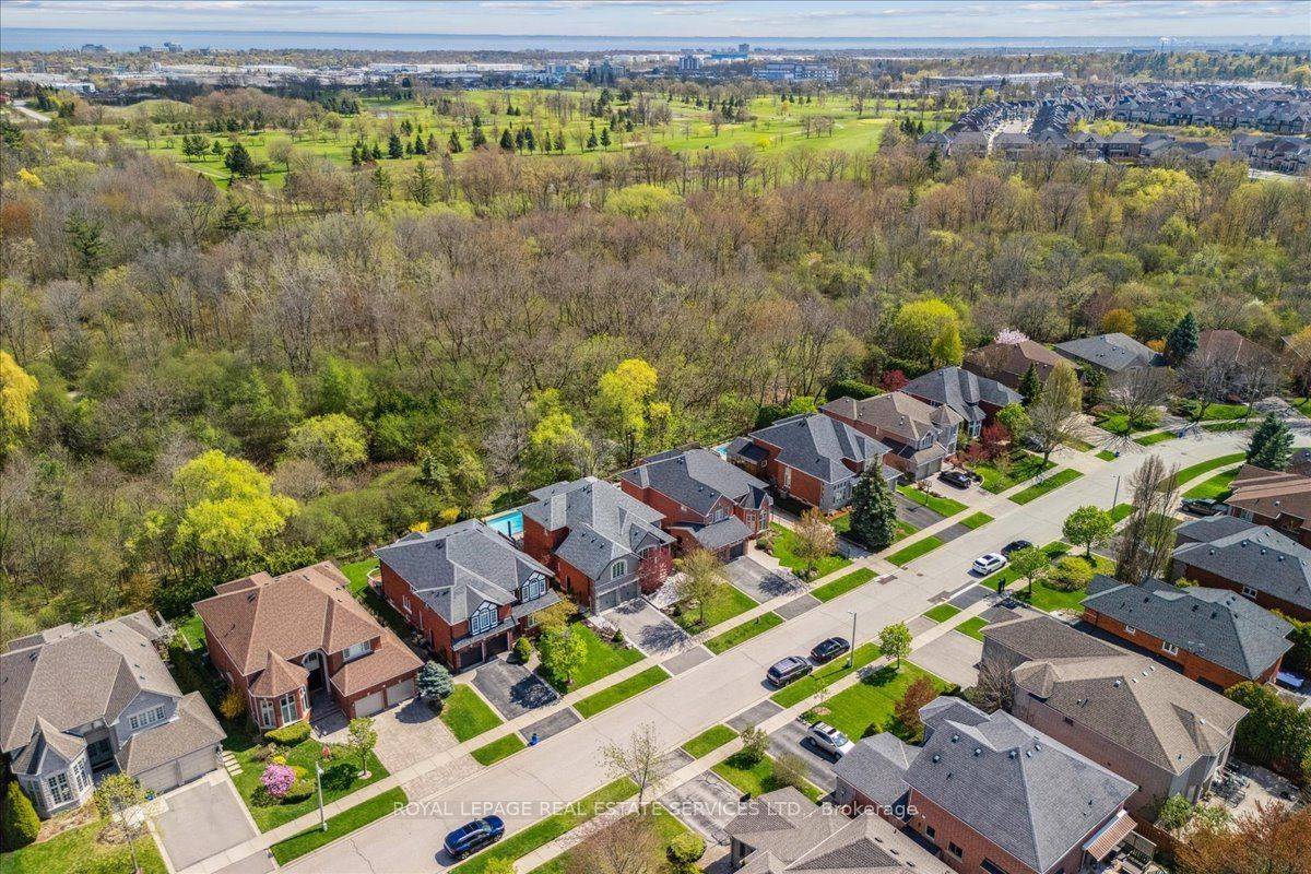 Oakville, ON L6M 3C7,2317 Carpenters CIR