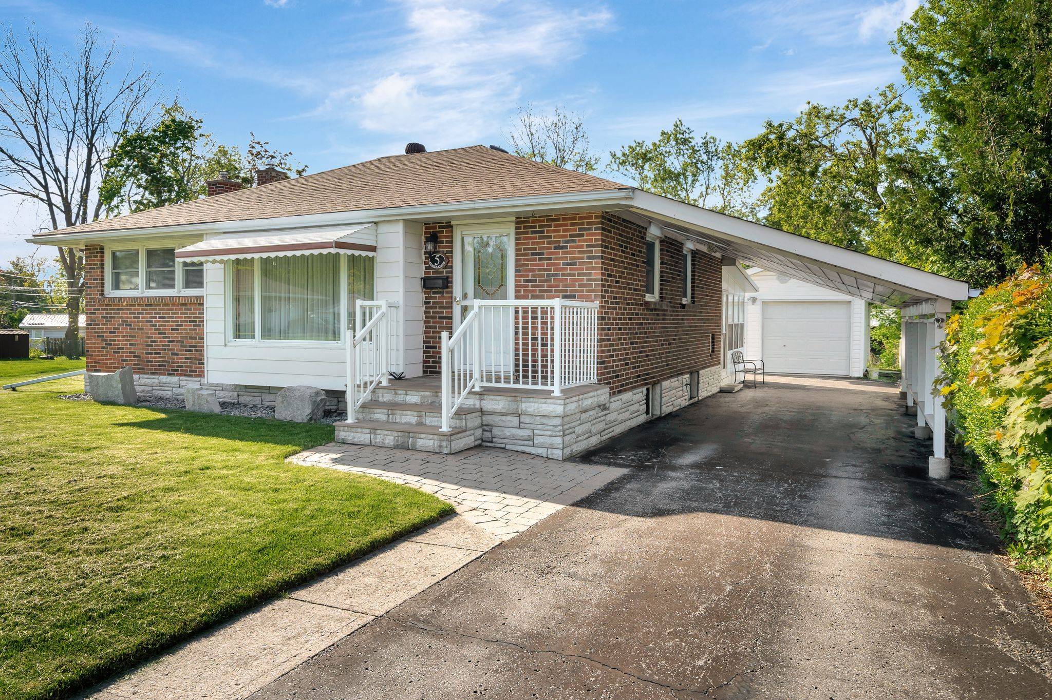 Kawartha Lakes, ON K9V 1N9,5 Armour CT