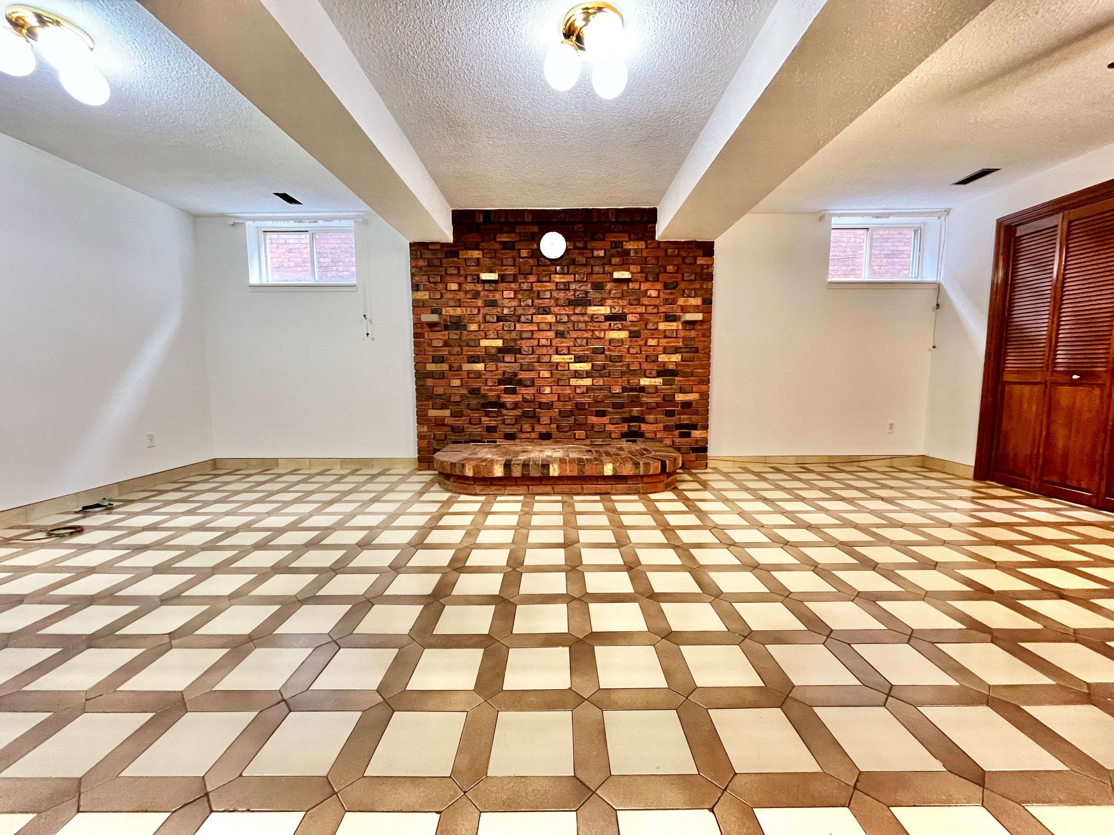 Hamilton, ON L8T 4Y4,39 Lisgar CT #Lower
