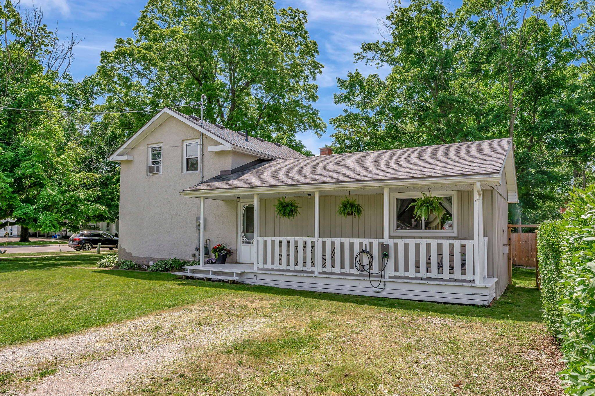 Brant, ON N0E 1A0,5 Maple AVE N