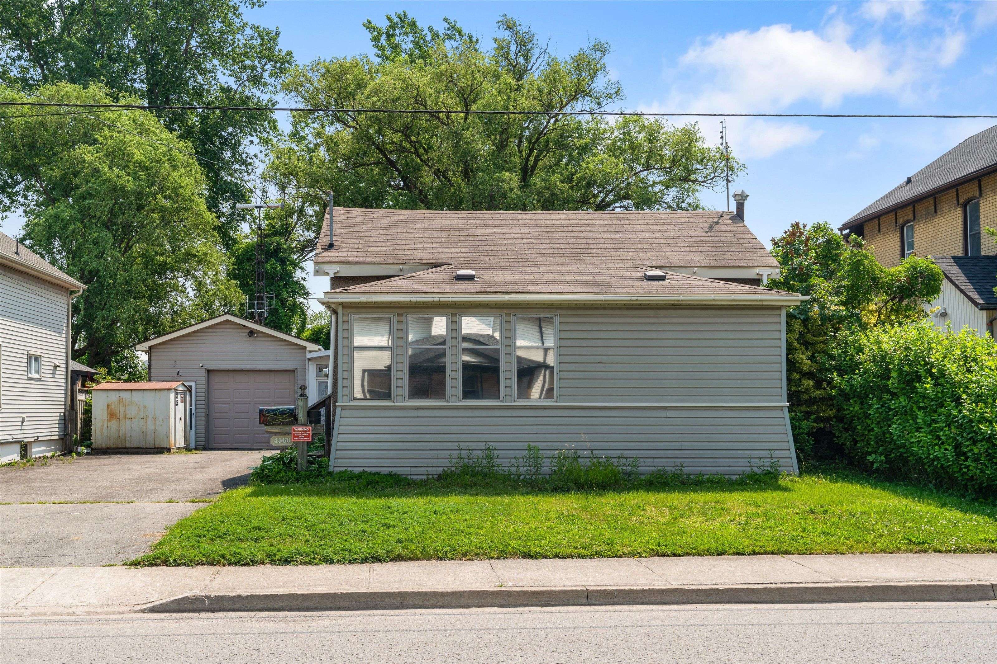 Niagara Falls, ON L2E 4H4,4560 Second AVE