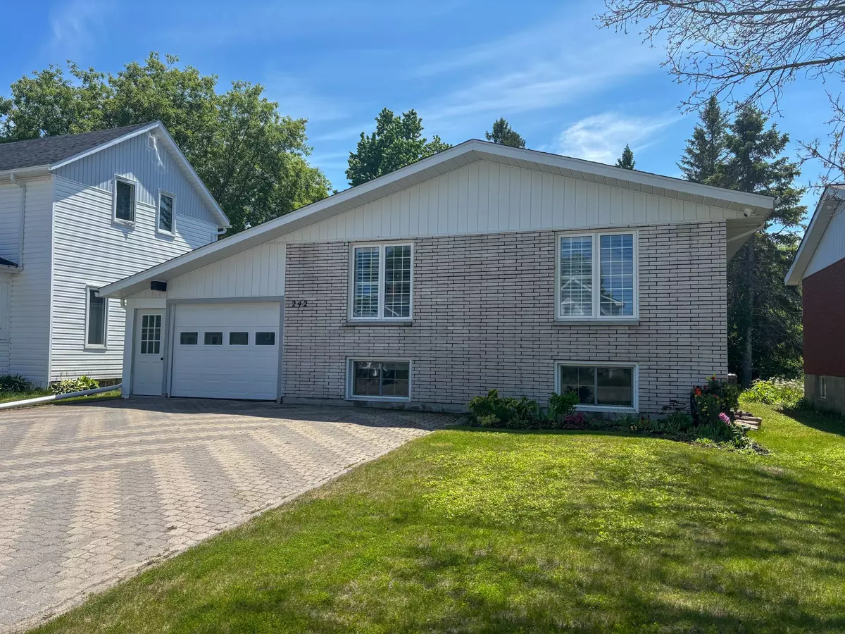 Temiskaming Shores, ON P0J 1P0,242 Farah AVE