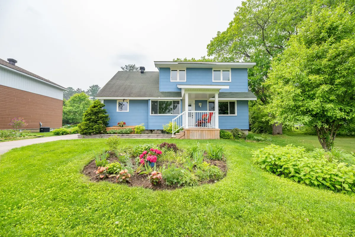 Deep River, ON K0J 1P0,8 Mountain View CRES