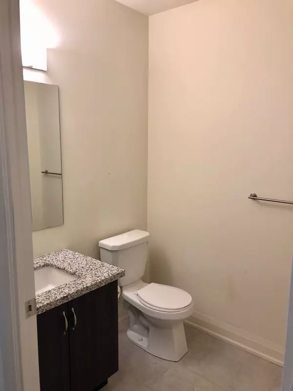 Richmond Hill, ON L4B 3V1,8763 Bayview AVE #326