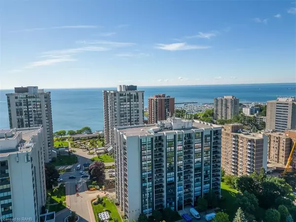 Oakville, ON L6L 5L6,2185 Marine DR #203