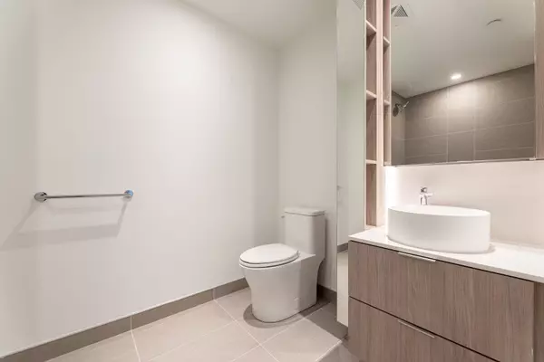 Mississauga, ON L5G 0E1,28 Ann ST #914
