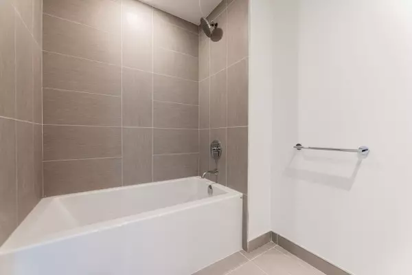 Mississauga, ON L5G 0E1,28 Ann ST #914