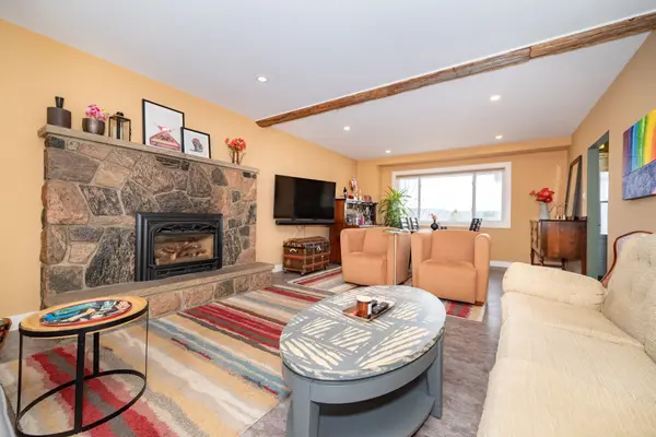 Deep River, ON K0J 1P0,8 Mountain View CRES