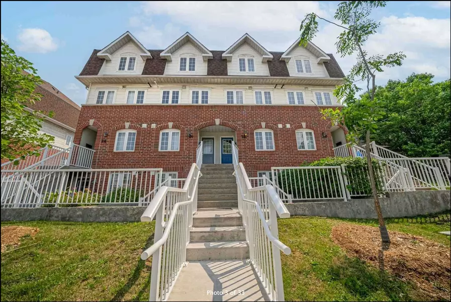 593 Kennedy RD #28, Toronto E04, ON M1K 2B2